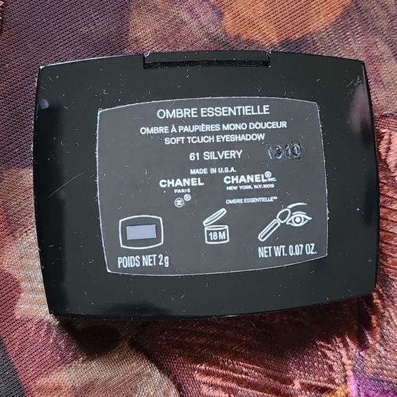 Chanel Ombre Essentielle soft touch eyeshadow 61 Silvery - Picture 5 of 5